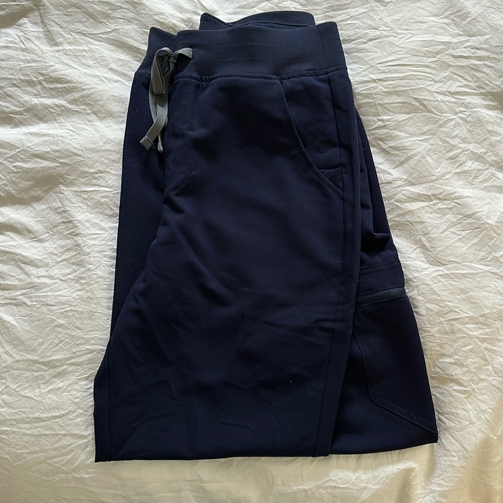 Figs High Wasted Zamora Joggers. COLOR: NAVY. Size small.